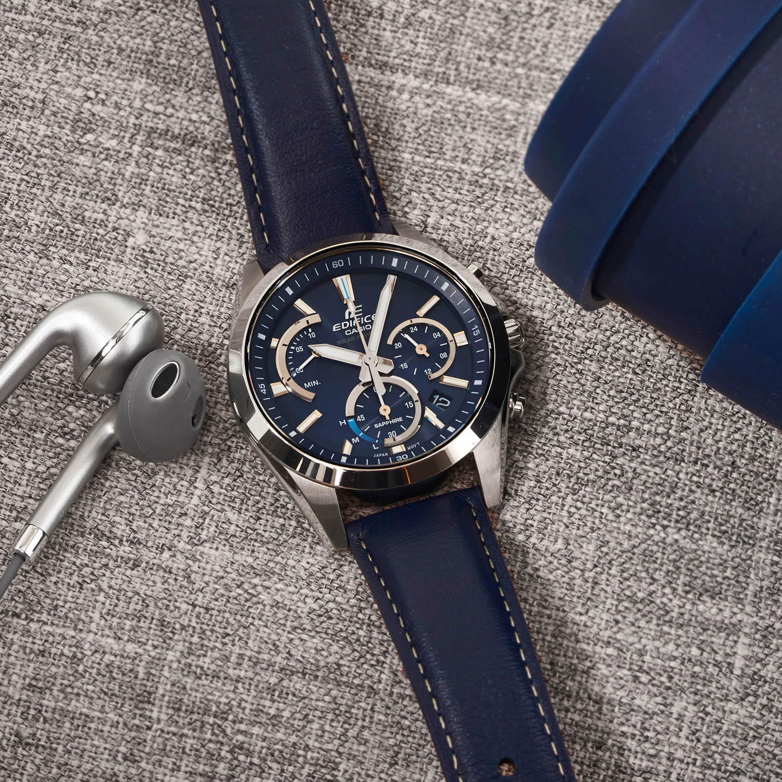 Casio EFS-S530L-2A мужские часы застежка крупным планом