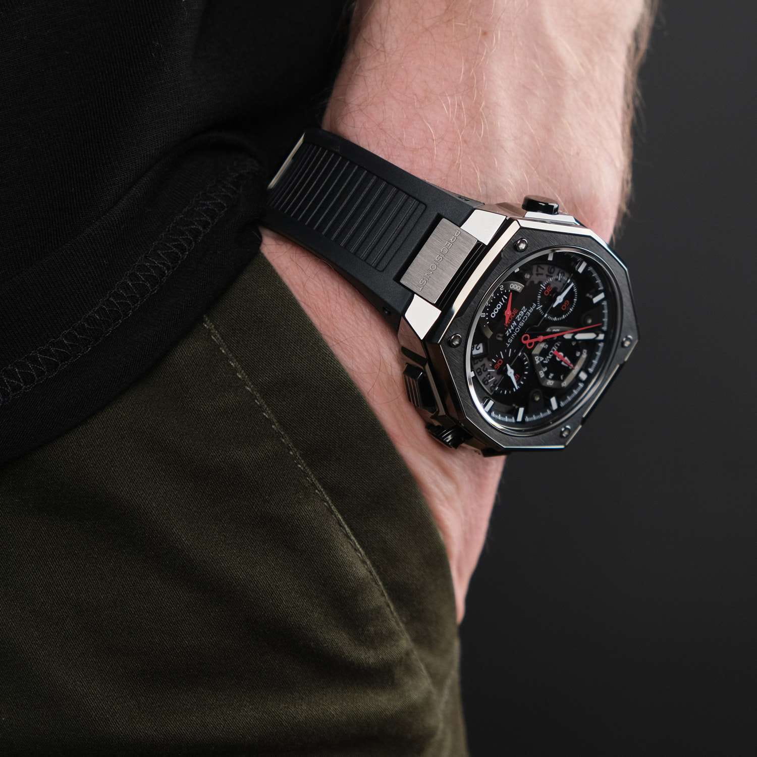 Bulova 98B358 мужские часы застежка крупным планом