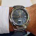 Seiko SNK621K1 наручные мужские часы застежка крупным планом